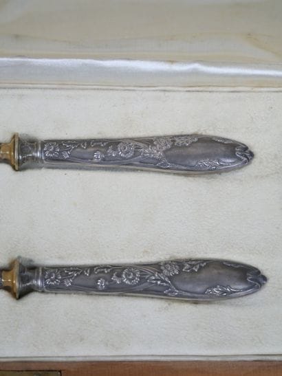 Entremet flatware, silver handle decorated...