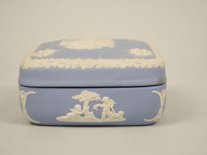WEDGWOOD
Reunion of fine stoneware elements...