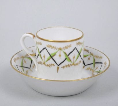 LIMOGES
Litron cup decorated with trellises...