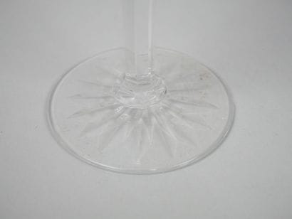 Reunion of 10 footed glasses, partially tinted...