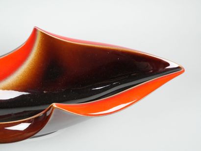 VALLAURIS
Large nave or fruit bowl in red...