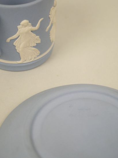 WEDGWOOD
Reunion of fine stoneware elements...