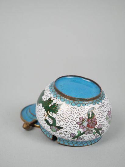 CHINA
Small perfume burner in cloisonné enamel,...