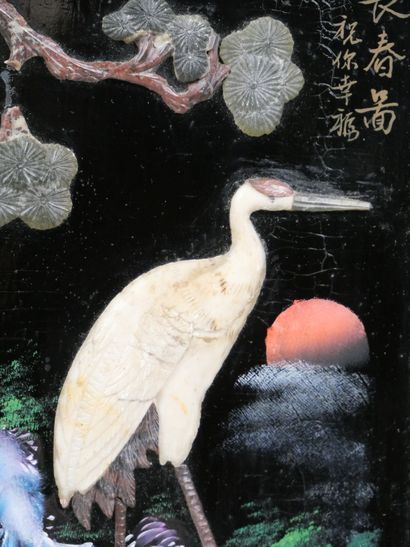 CHINA
Miniature lacquered wood screen, decorated...