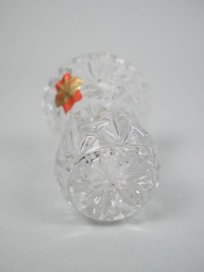Set of glass and cut crystal pieces including...