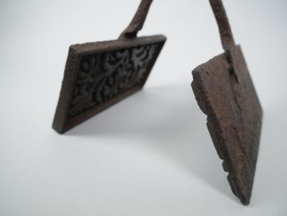 Cast iron waffle iron with foliage and fleur-de-lys...