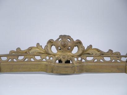 Three-part ormolu and chased bar with acanthus...