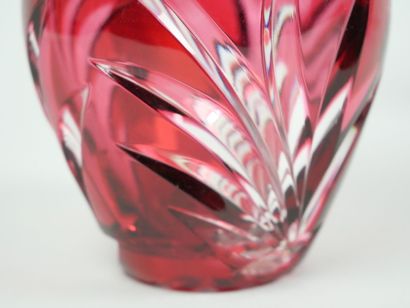Set of glass and cut crystal pieces including...
