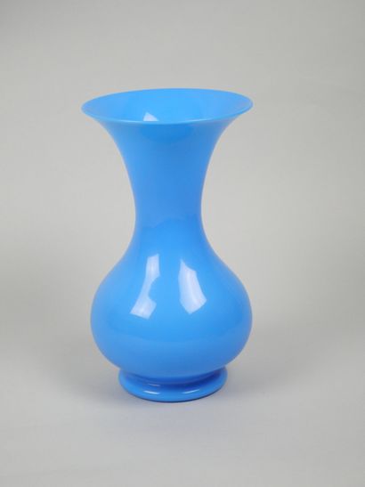 Blue opaline baluster vase.
Dimensions: 25...