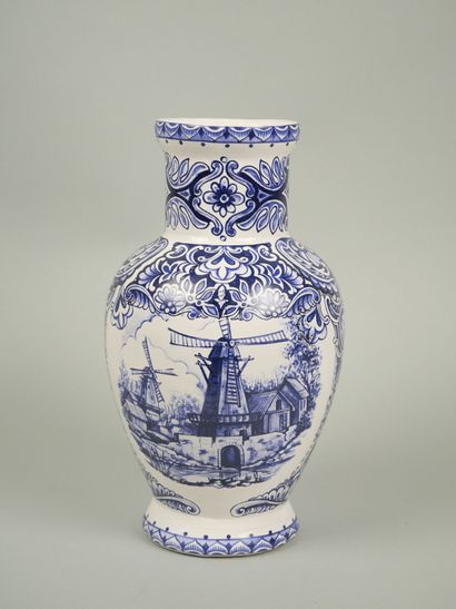 DELFT
Earthenware vase with blue monochrome...