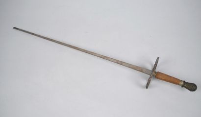 Fencing foil with filigree fusee, helmet-shaped...