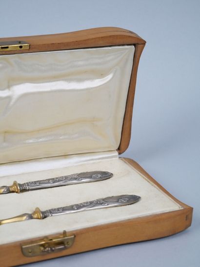 Entremet flatware, silver handle decorated...