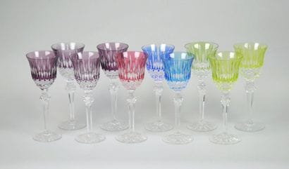 Reunion of 10 footed glasses, partially tinted...