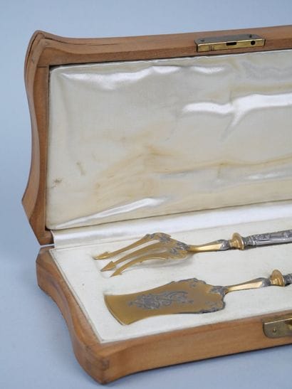 Entremet flatware, silver handle decorated...