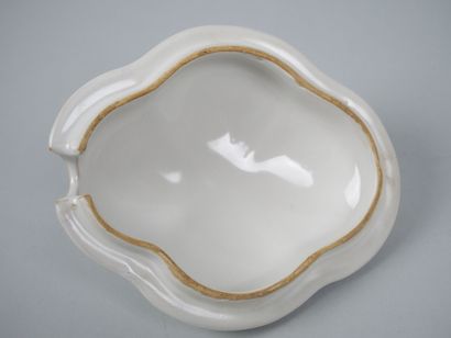 STRASBOURG
Covered four-lobed earthenware...