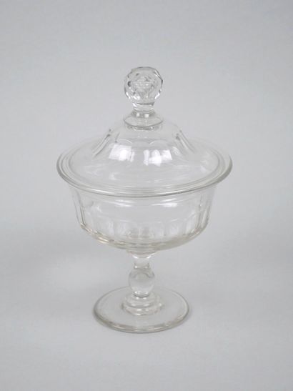 Flat-rimmed cut-crystal drageoir on pedestal,...