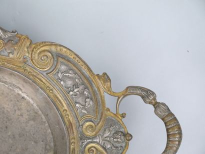 Four-sided bowl with two handles in bronze...