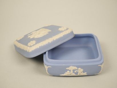 WEDGWOOD
Reunion of fine stoneware elements...