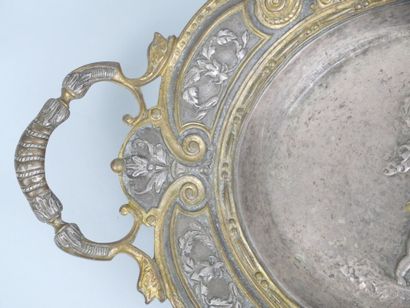 Four-sided bowl with two handles in bronze...
