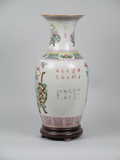 CHINA
Porcelain baluster vase with polychrome...