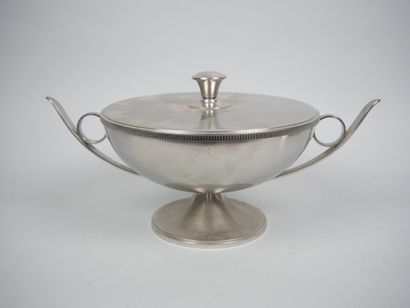 BOUILLET ET BOURDELLE
Soup tureen and tray...