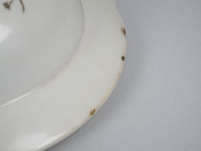 CHINA
Porcelain covered vase decorated with...