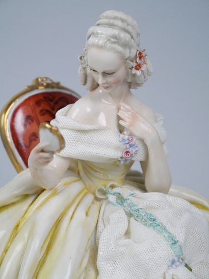 CAPODIMONTE
Elegant face to hand,
Subject...