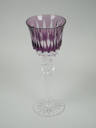 Reunion of 10 footed glasses, partially tinted...