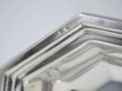 Set of one octagonal-shaped silver-plated...