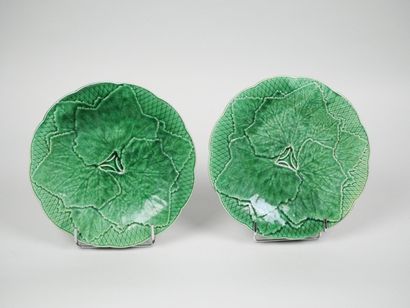 GIEN 
Suite of 10 green earthenware plates...