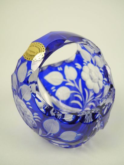 Set of glass and cut crystal pieces including...