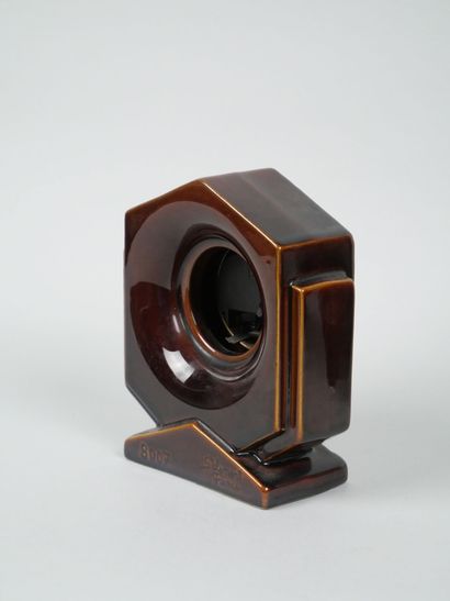 SAINT-CLEMENT
Reunion of brown-glazed earthenware...