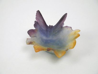 DAUM FRANCE
Small pâte de verre bowl depicting...