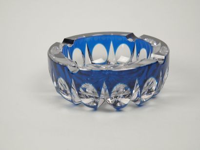 SAINT LOUIS
Ashtray in cut and partially...