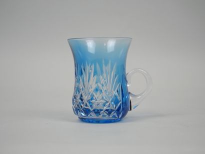 Meeting of two small cornet-shaped vases...