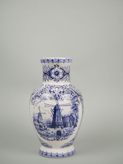 DELFT
Earthenware vase with blue monochrome...