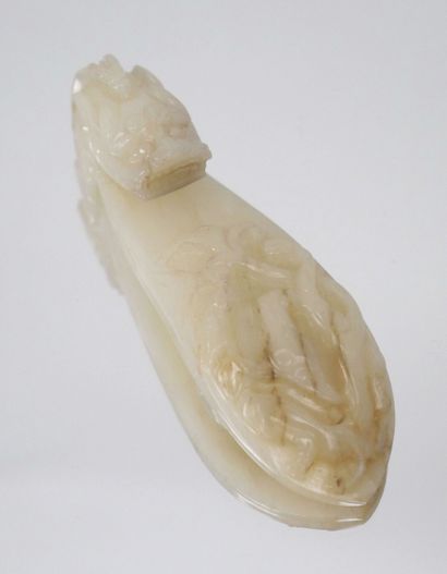 CHINA - 19th century
Celadon and brown-veined...