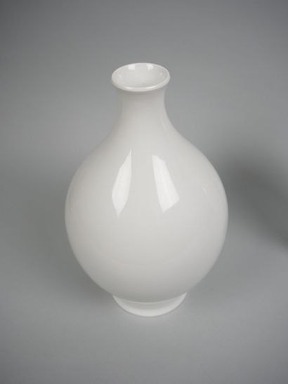 SEVRES
Meeting of two white porcelain vases
Scrap...