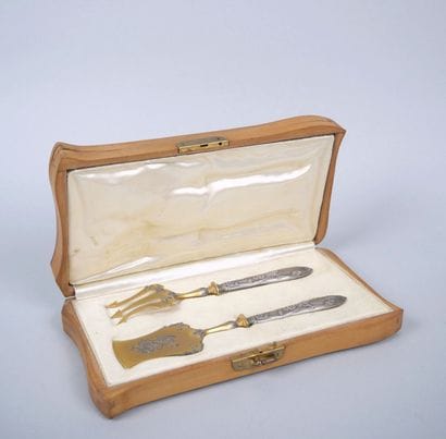Entremet flatware, silver handle decorated...