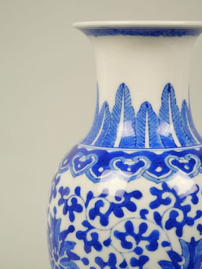 CHINA
Pair of baluster-shaped porcelain vases...