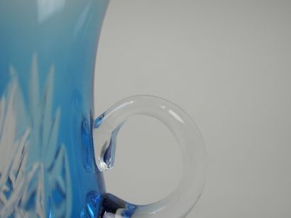Meeting of two small cornet-shaped vases...