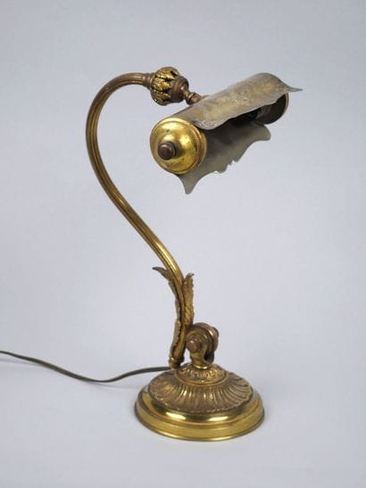 Banker's desk lamp in chased and gilded bronze,...
