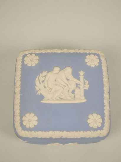 WEDGWOOD
Reunion of fine stoneware elements...