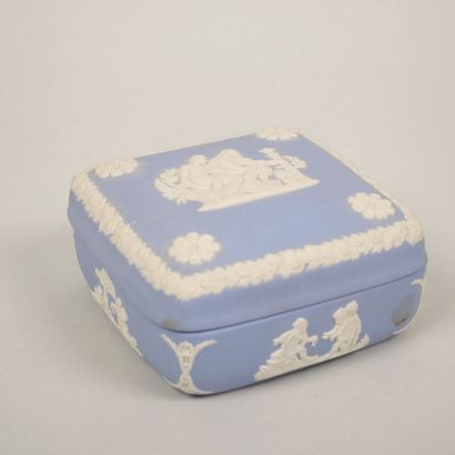 WEDGWOOD
Reunion of fine stoneware elements...