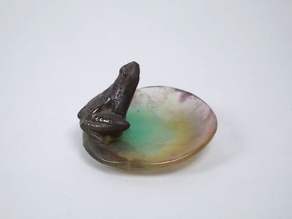 DAUM FRANCE
Small dish in pâte de verre depicting...