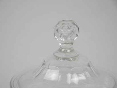 Flat-rimmed cut-crystal drageoir on pedestal,...