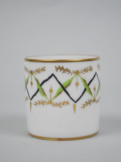 LIMOGES
Litron cup decorated with trellises...