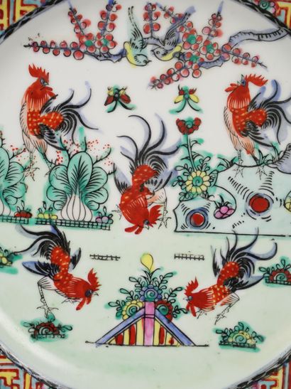 CHINA
Porcelain plate with polychrome decoration...