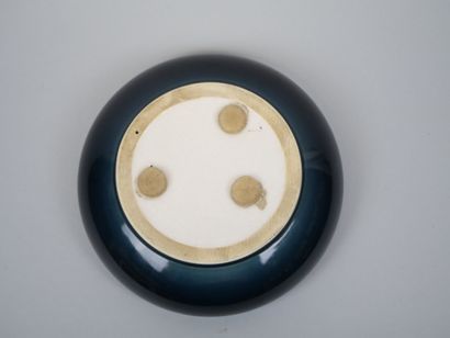 Blue earthenware ashtray with wavy edges.
Dimensions:...