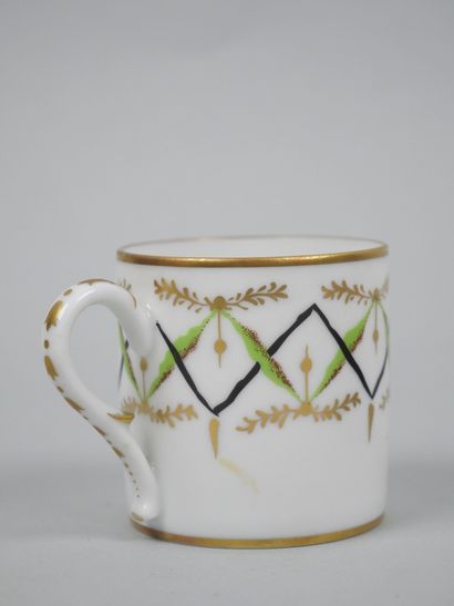 LIMOGES
Litron cup decorated with trellises...